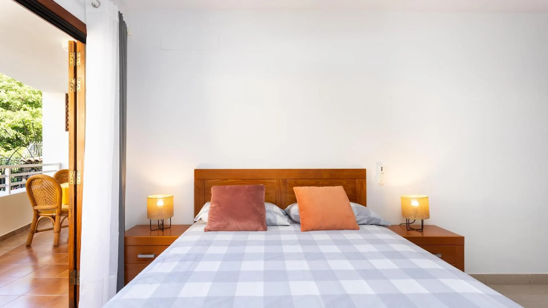 Home2Book Serene Apt & Pool, Costa Adeje Escape דירה